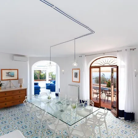 Sleeps 12 Pool Wifi Villa